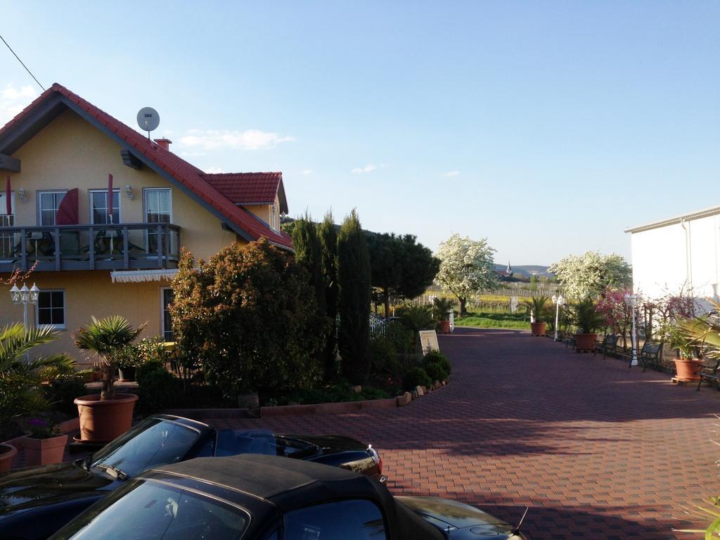 Gaestehaus Helbighof Neustadt an der Weinstraße Exterior foto